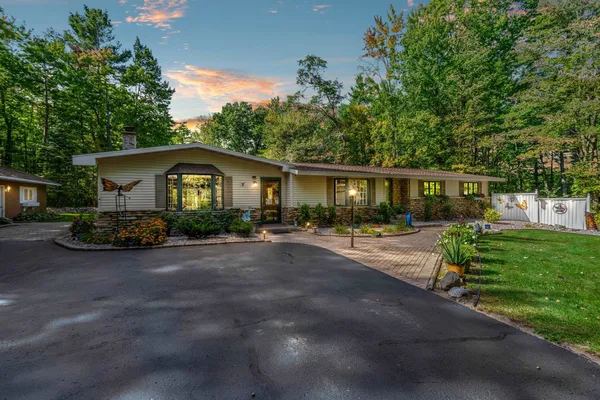 $369,900 | N7791 St Paul Road, Crivitz, WI 54114