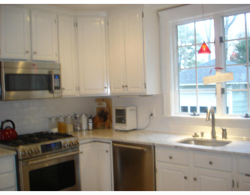 70 Pinewood Road Needham, MA 02492 - Photo 5 of 15
