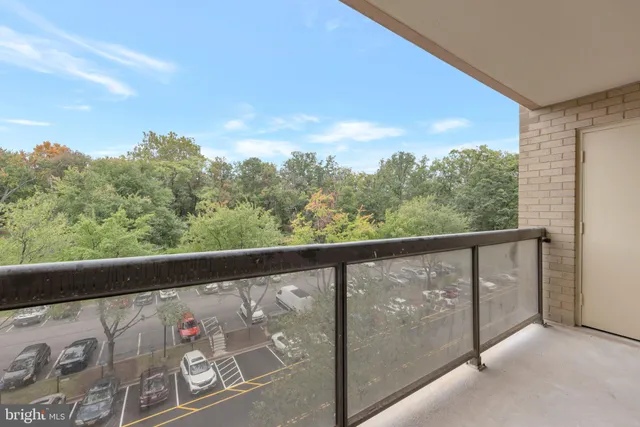 $2,399 | 205 Yoakum Parkway, Unit 516, Alexandria, VA 22304