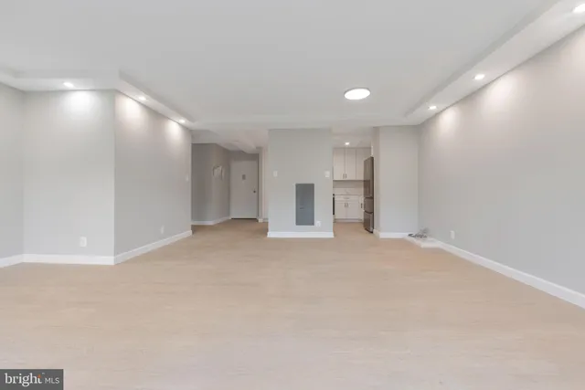 $2,399 | 205 Yoakum Parkway, Unit 516, Alexandria, VA 22304