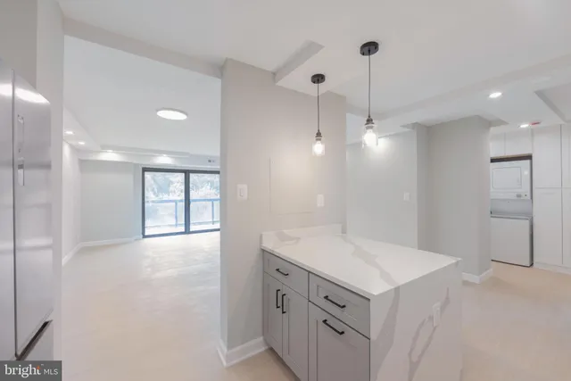 $2,399 | 205 Yoakum Parkway, Unit 516, Alexandria, VA 22304