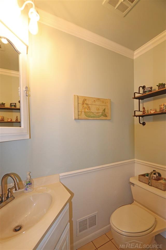 23325 Rochelle Street Macomb, MI 48042 - Photo 27 of 67 50011272-26.JPG