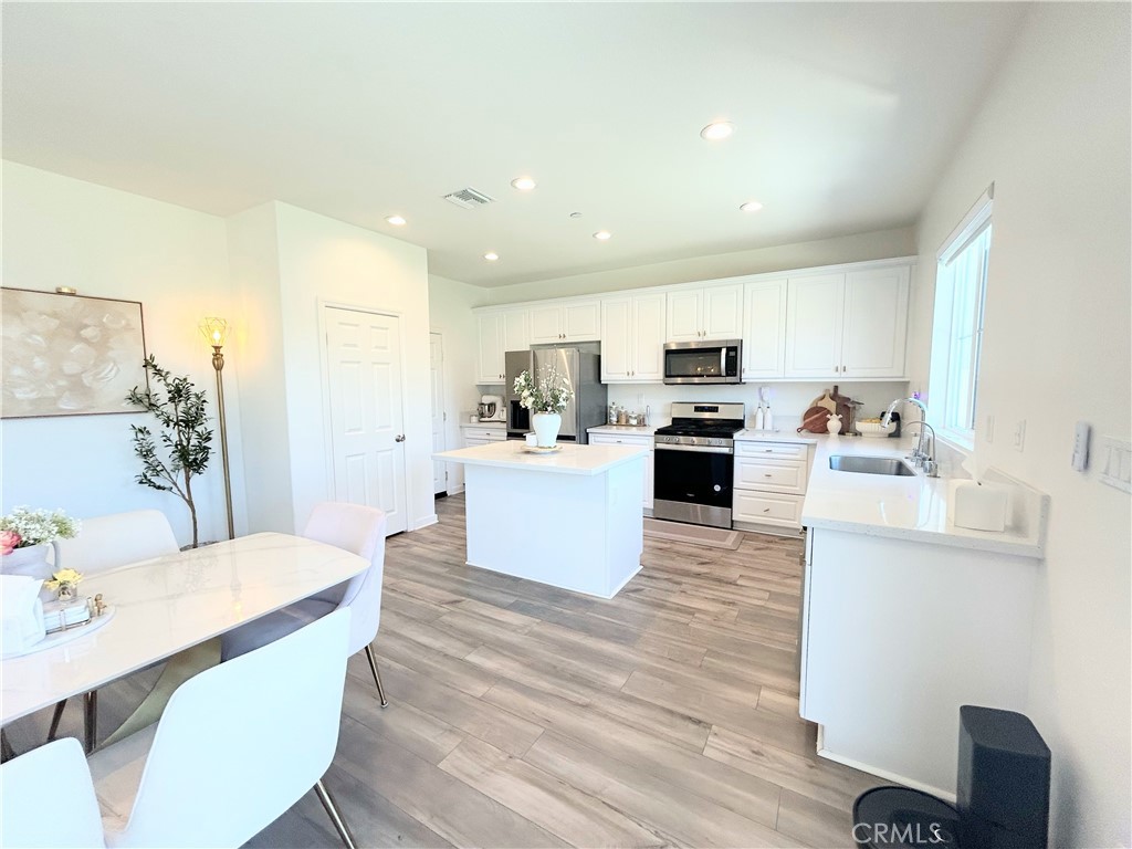 9677 Mondrian Lane Riverside, CA 92508 - Photo 13 of 36