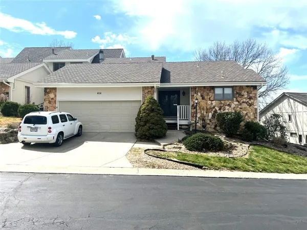 $424,000 | 414 Point Drive, Lee's Summit, MO 64064