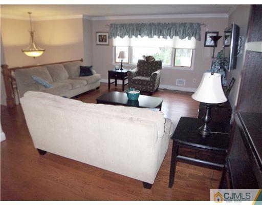 9 Glendale Road Colonia, NJ 07067 - Photo 3 of 19 a living room with furniture and a lamp