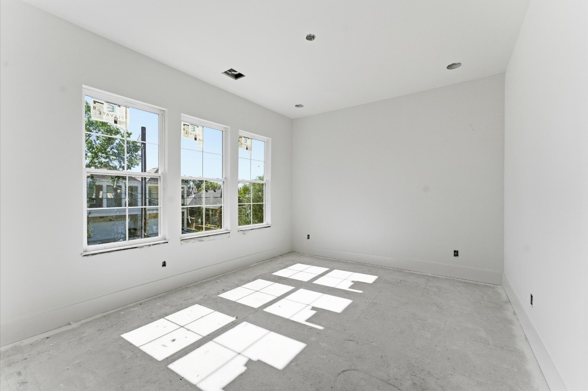 1106 Robbie Street Houston, TX 77009 - Photo 15 of 36 Secondary upstairs bedroom.