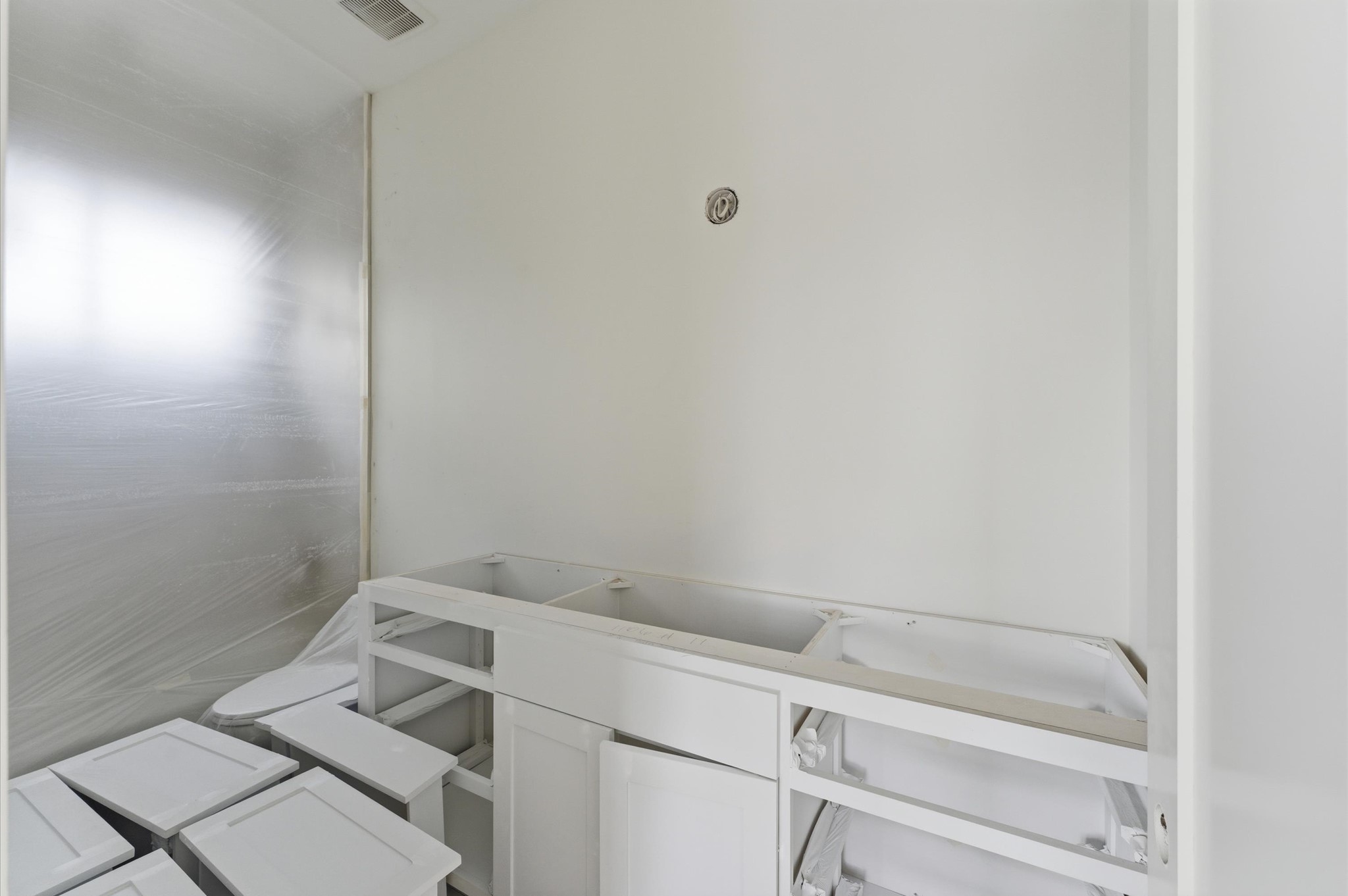 1106 Robbie Street Houston, TX 77009 - Photo 18 of 36 Secondary upstairs bathroom with custom shaker cabinets and a tub/shower combo.