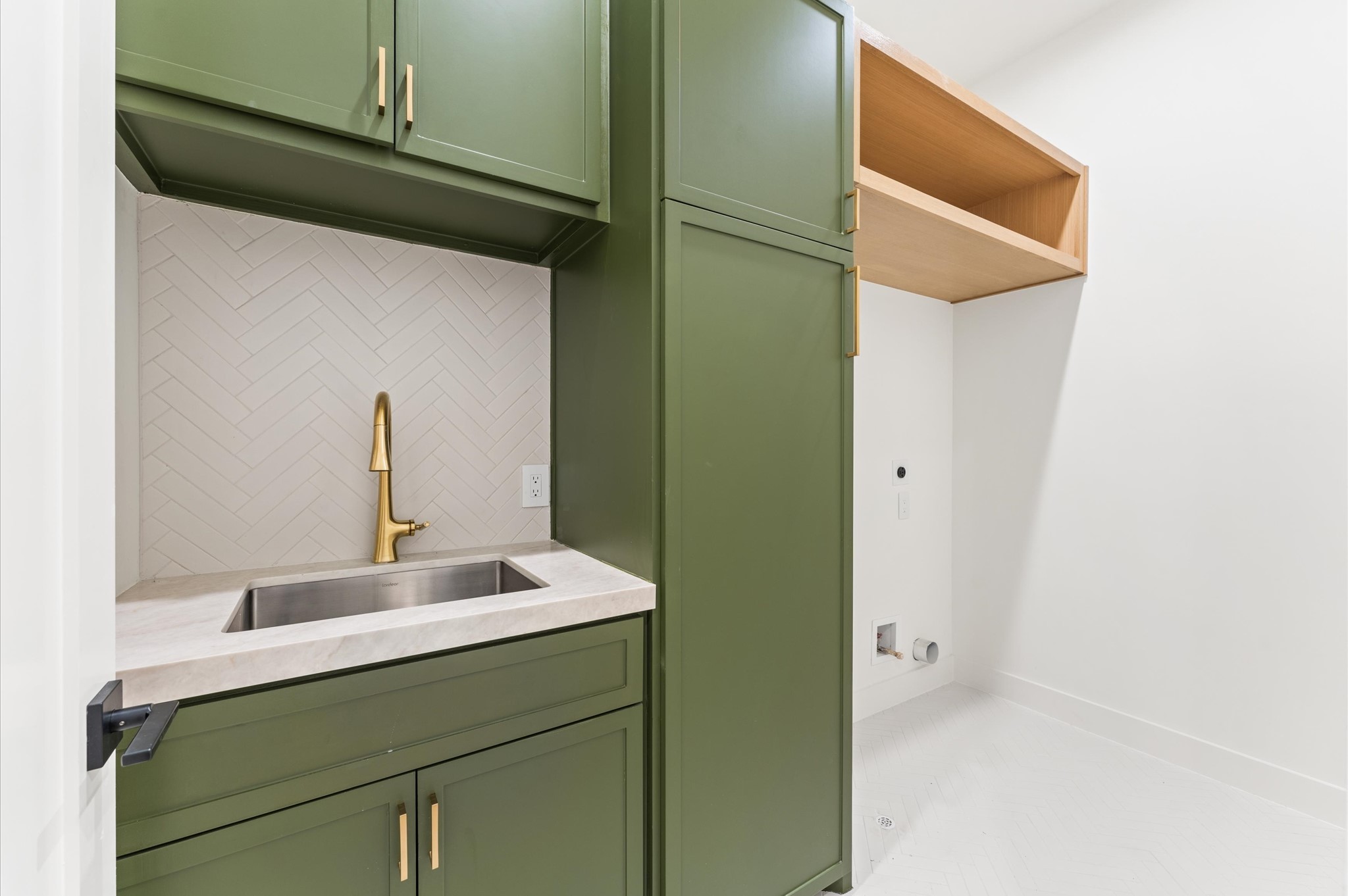 1106 Robbie Street Houston, TX 77009 - Photo 37 of 38 a bathroom with a sink and a mirror