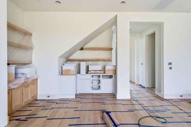1106 Robbie Street Houston, TX 77009 - Photo 4 of 36 The living room includes a dry bar, perfect for entertaining guests.