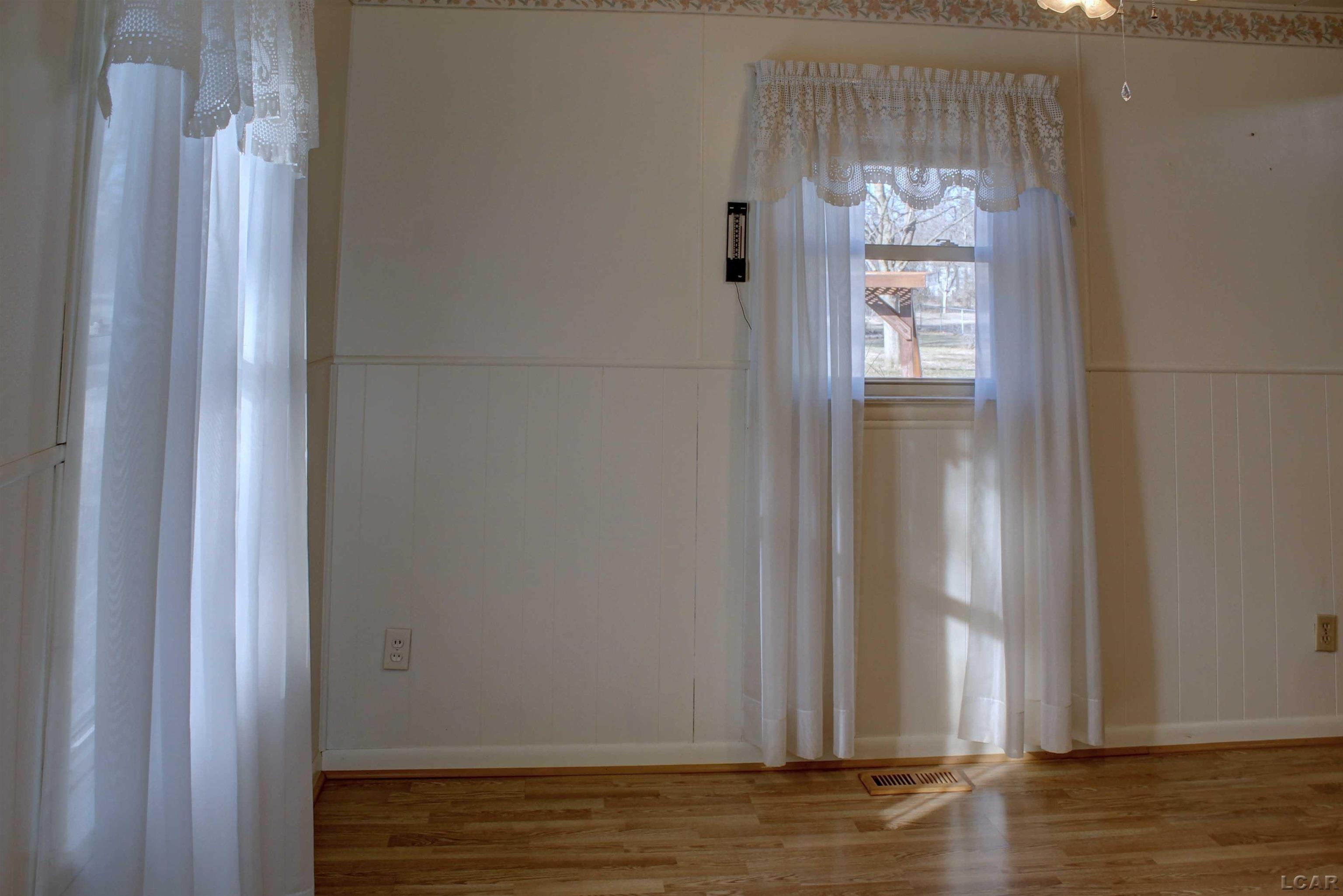 311 West Russell Road Tecumseh, MI 49286 - Photo 8 of 40 50133367-89965cdc-497b-417a-a49f-8fdc49757d53.JPG