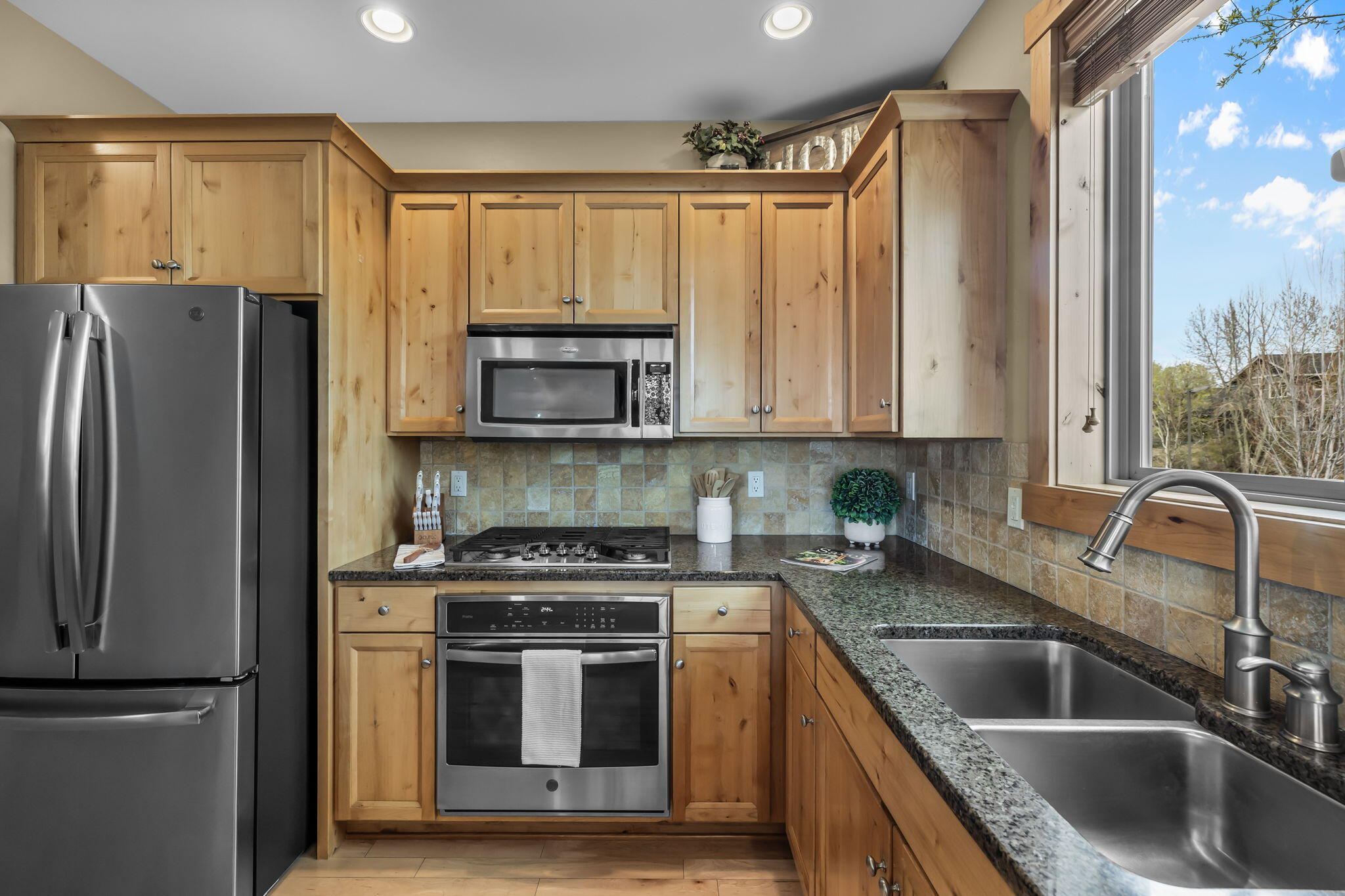 601 Southwest Otter Way Bend, OR 97702 - Photo 22 of 58