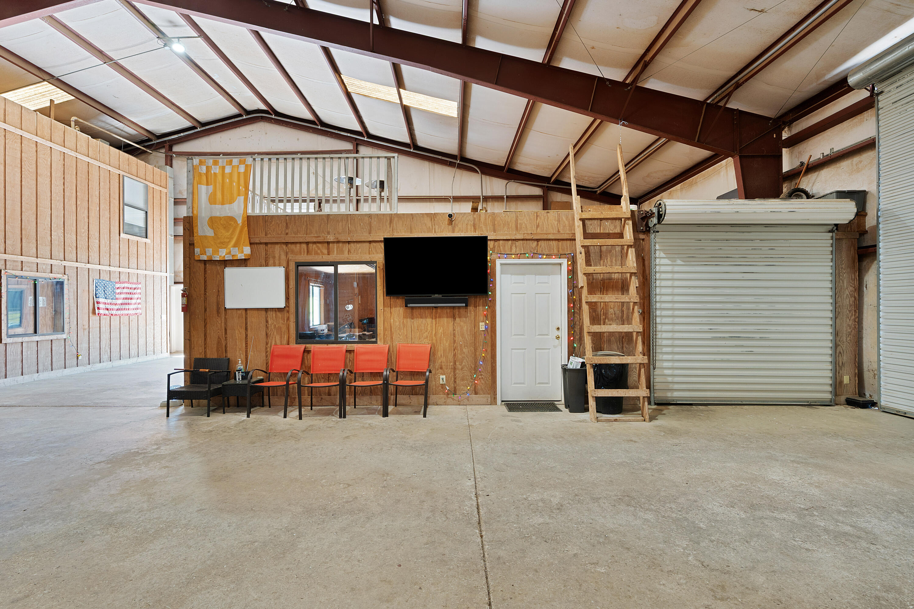 527 Reads Lake Road Chattanooga, TN 37415 - Photo 41 of 100 122 - 527 Reads Lake - Horse Barn