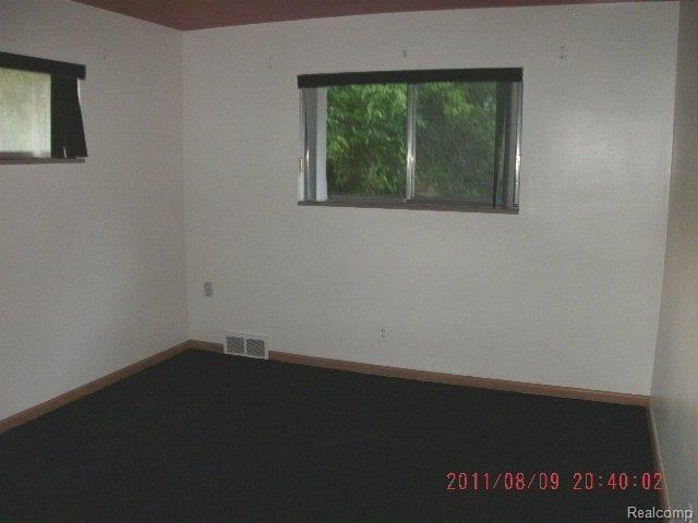21141 Moross Road Grosse Pointe, MI 48236 - Photo 9 of 10 005