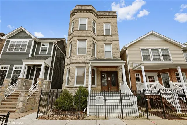 $475,000 | 2227 West School Street, Unit 3, Chicago, IL 60618