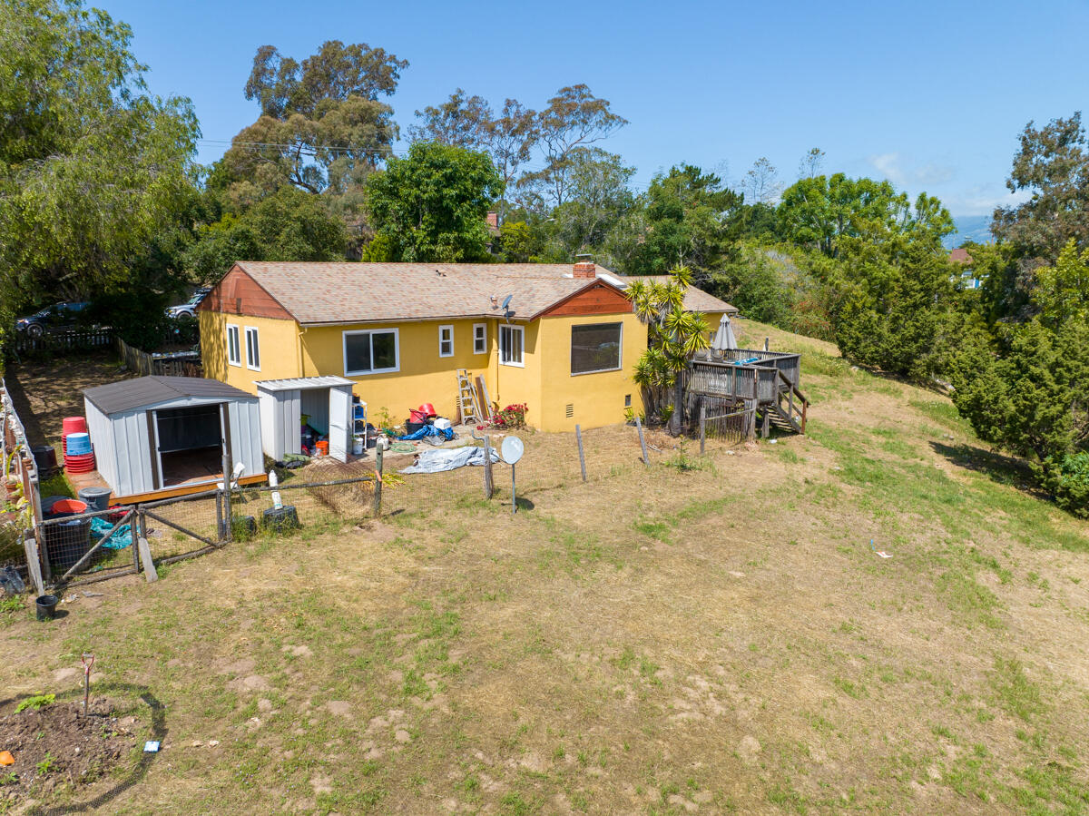 980 Veronica Springs Road Santa Barbara, CA 93105 - Photo 5 of 12 Back yard - 980 Veronica Springs Road