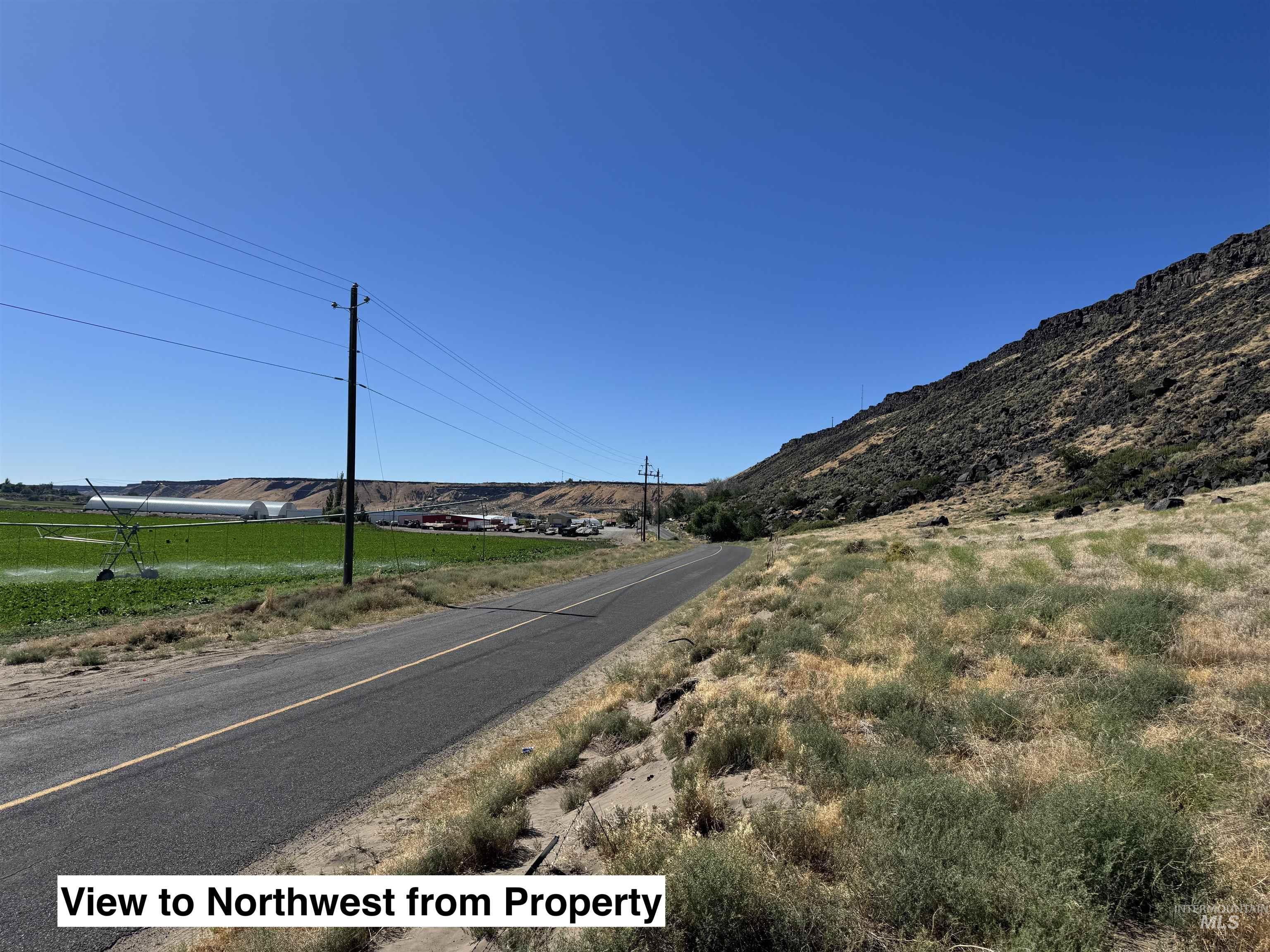 Par 2-tbd Par 2-tbd River Road Bliss, ID 83314 - Photo 5 of 10 View of asphalt road