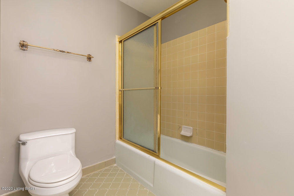 10707 Deering Road Louisville, KY 40272 - Photo 28 of 49 Deering028