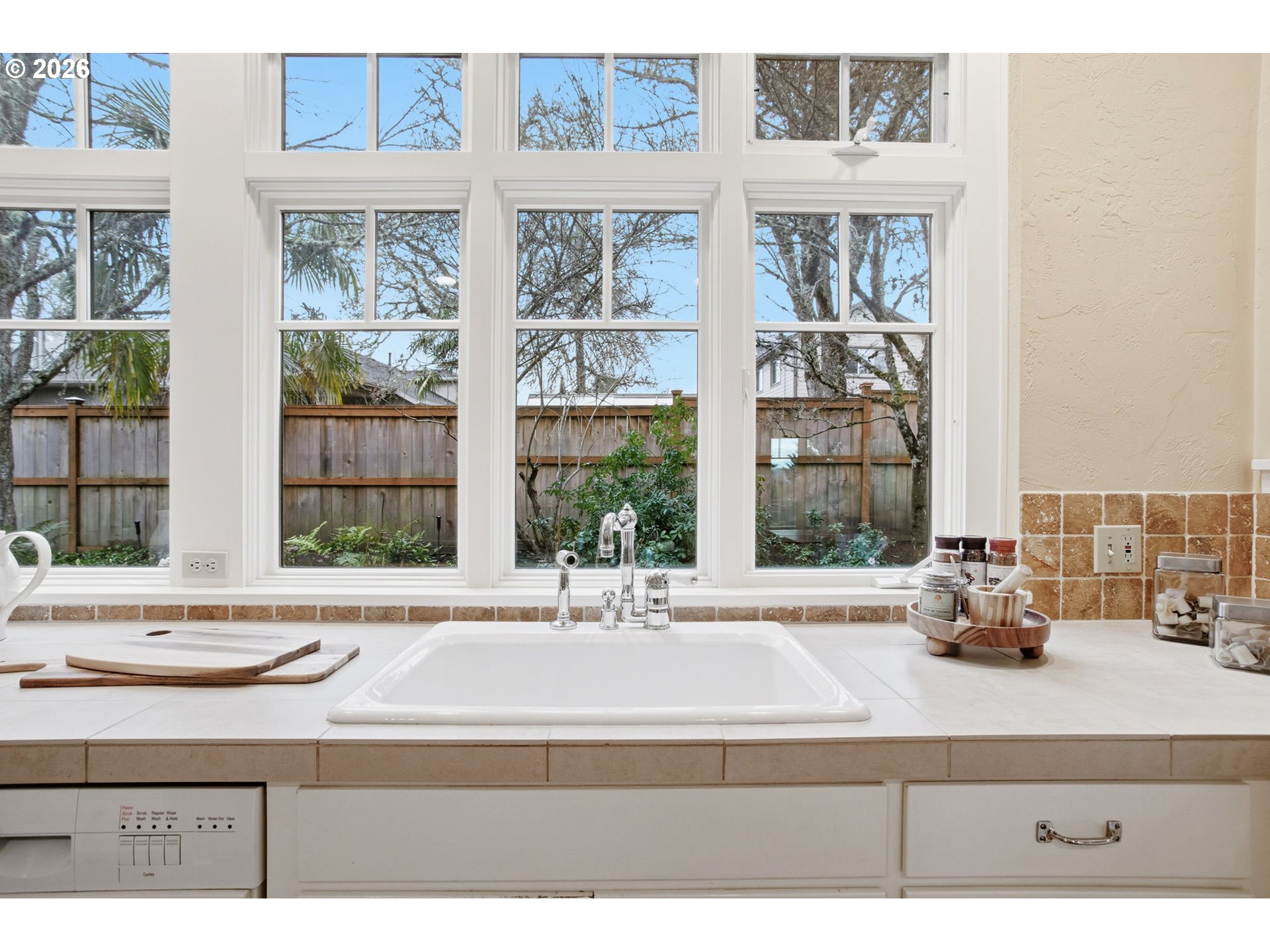 2565 Braewood Lane Eugene, OR 97405 - Photo 15 of 48 Kitchen