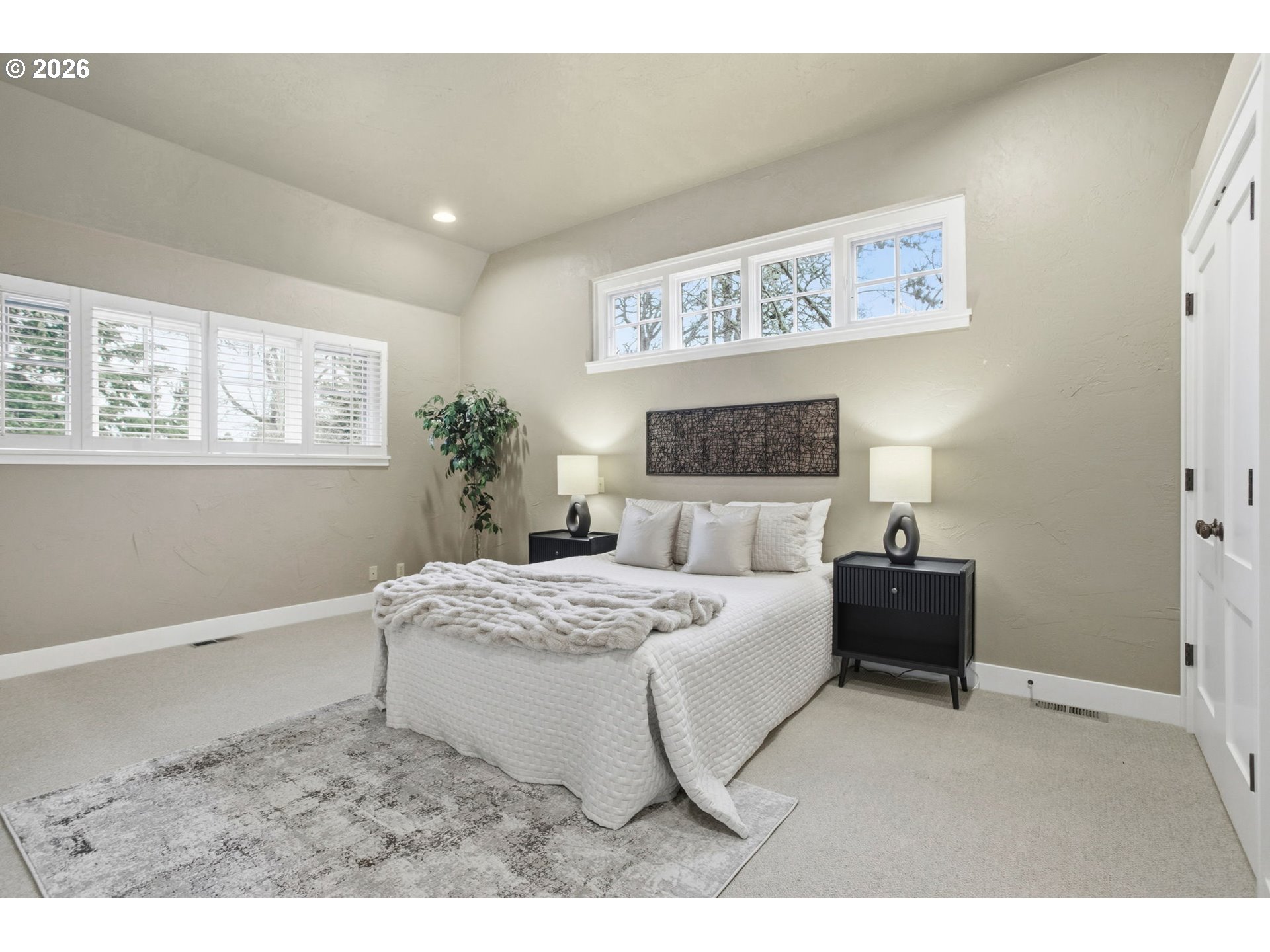 2565 Braewood Lane Eugene, OR 97405 - Photo 26 of 48 Owner's Suite Bedroom