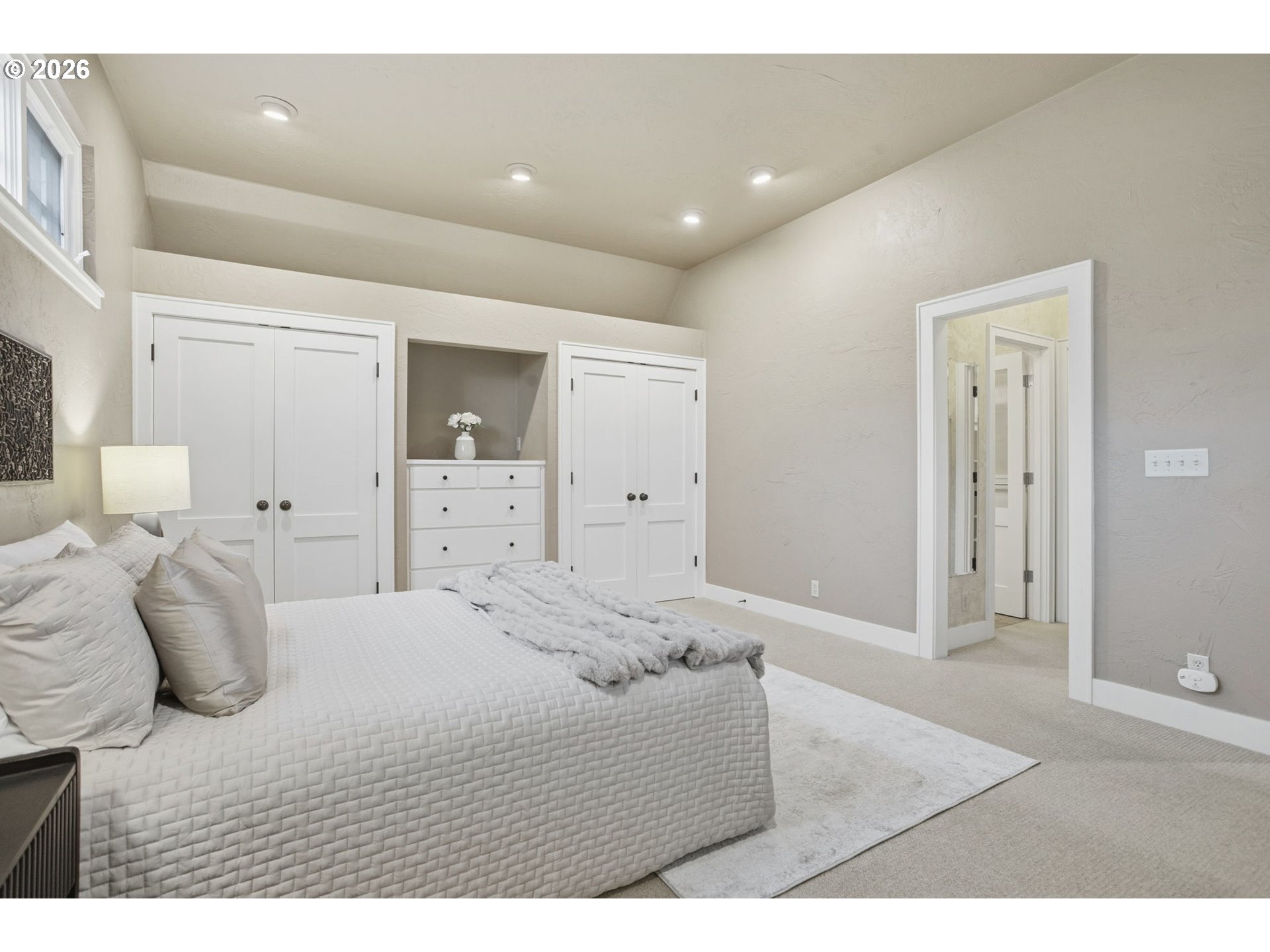 2565 Braewood Lane Eugene, OR 97405 - Photo 27 of 48 Owner's Suite Bedroom