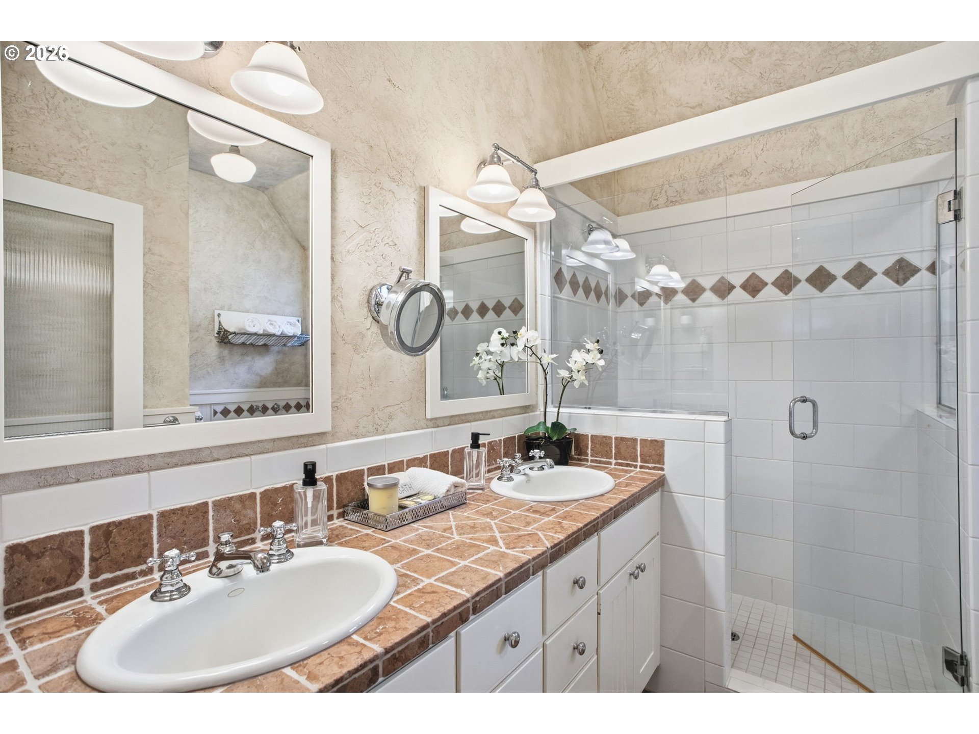 2565 Braewood Lane Eugene, OR 97405 - Photo 28 of 48 Owner's Suite Bathroom