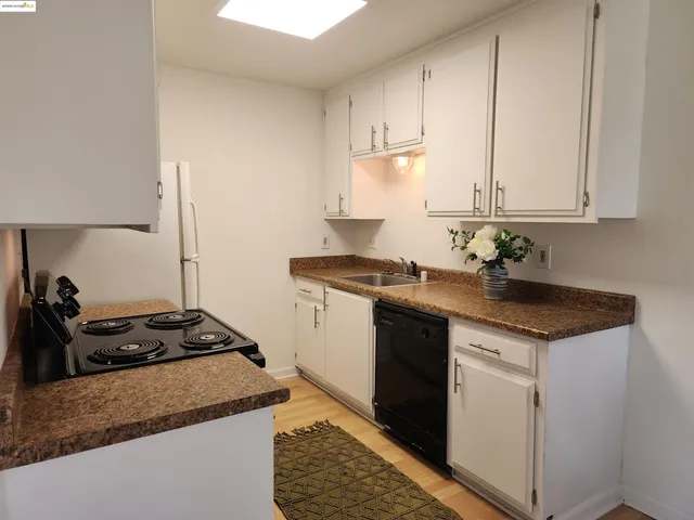 $162,500 | 3702 West Benjamin Holt Drive, Unit 24, Stockton, CA 95219