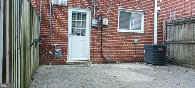 $3,200 | 1626 Kenwood Avenue, Alexandria, VA 22302