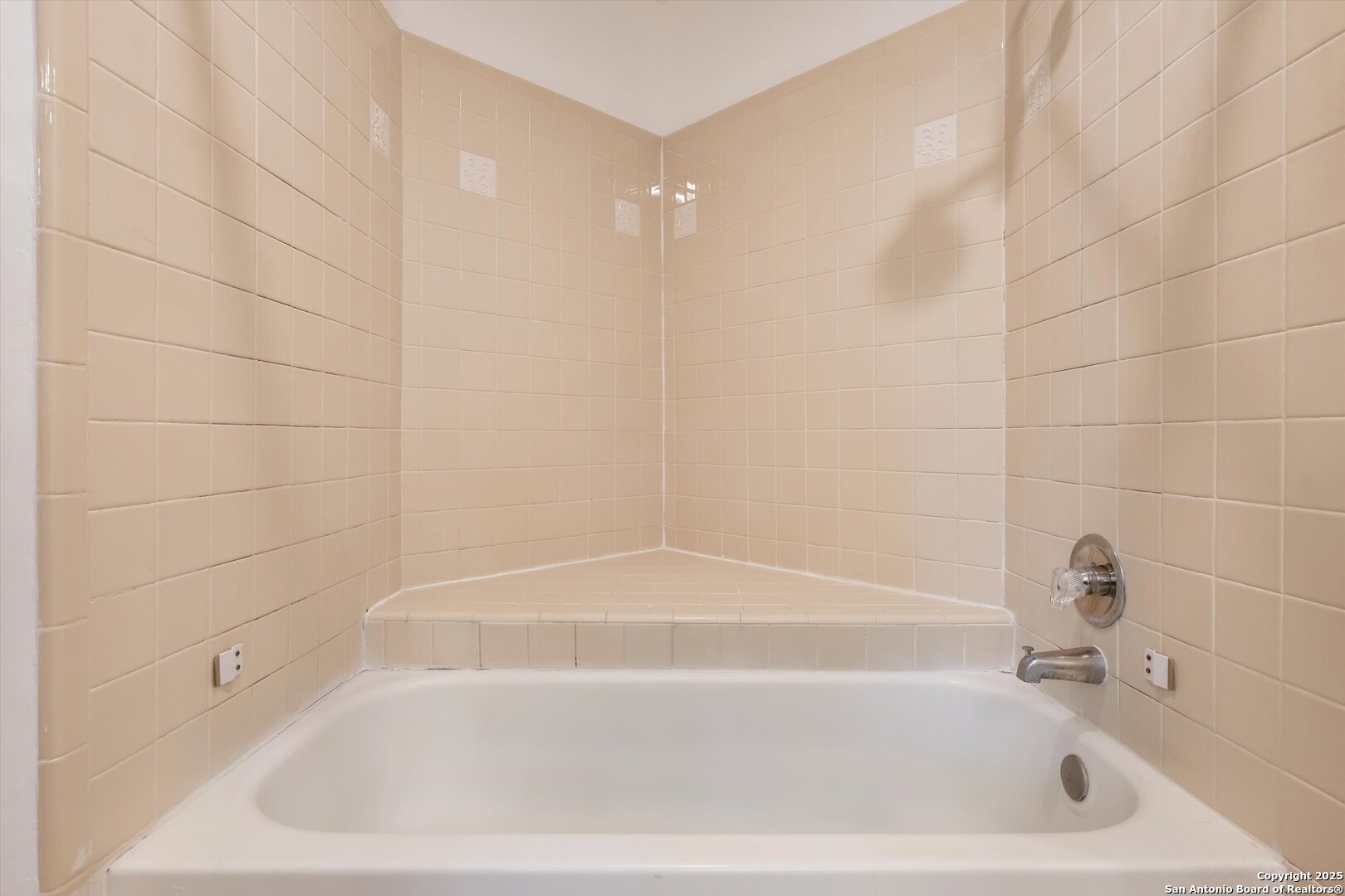 5738 Spring Sunshine San Antonio, TX 78247 - Photo 15 of 22 a close up of a bathtub in a bathroom