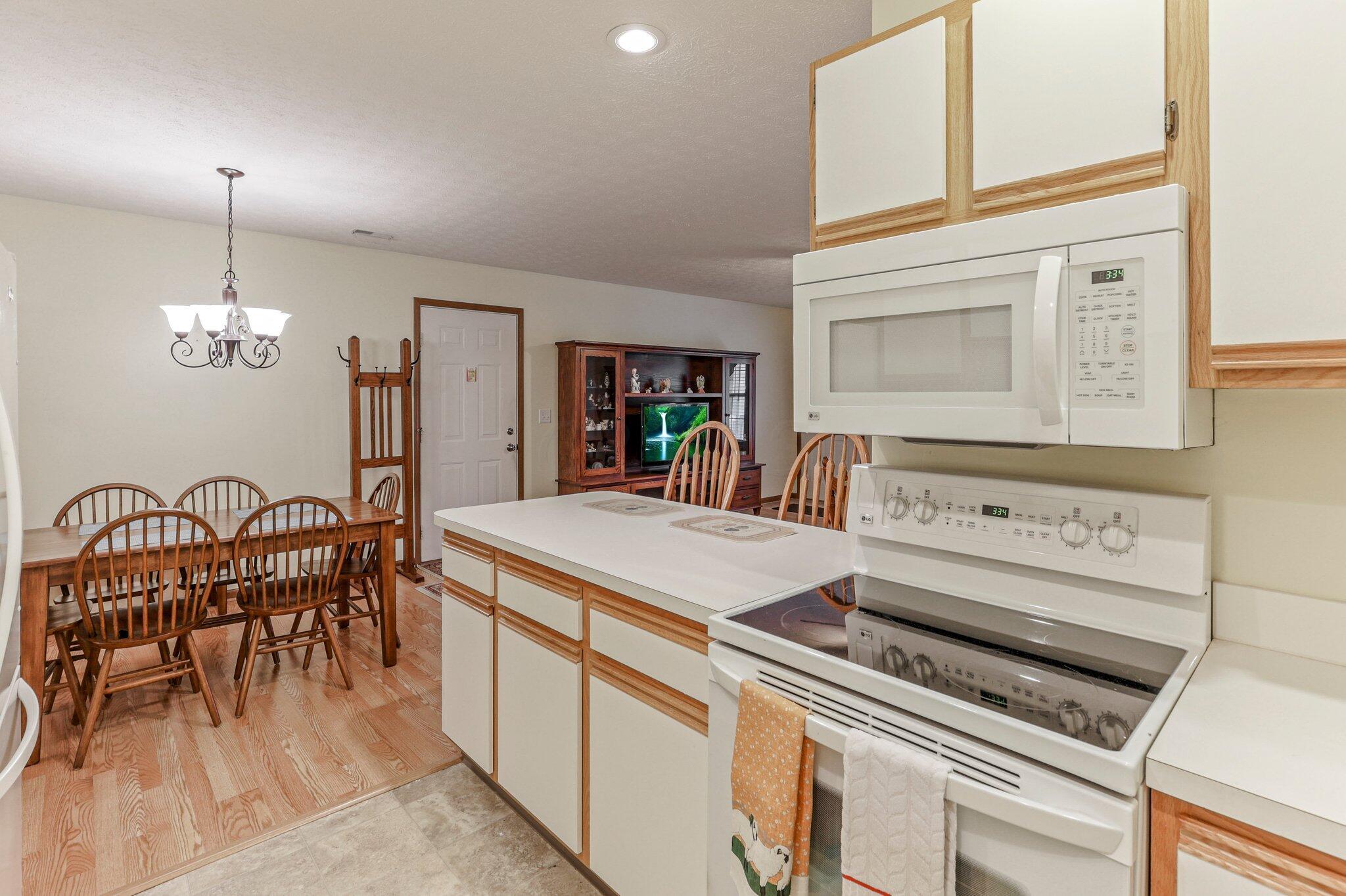 285 Goose Pond Road, Unit D Newark, OH 43055 - Photo 18 of 31 18-web-or-mls-0N4A5093