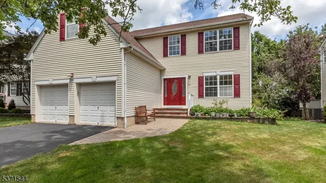 a view of backyard with a garden and plants