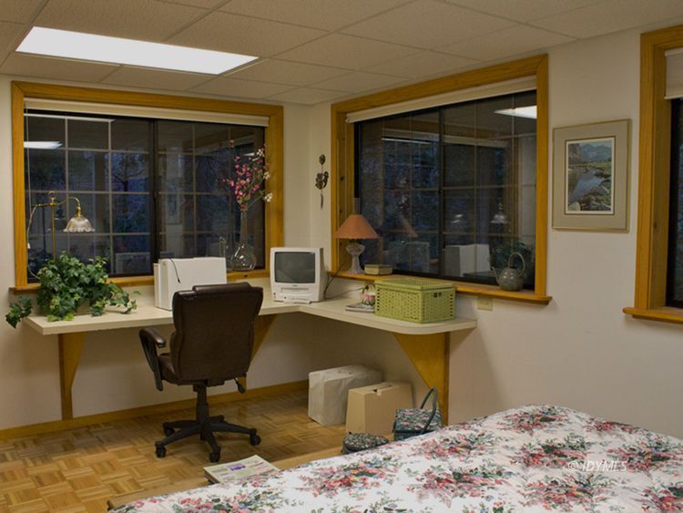 55870 Encino Road Idyllwild, CA 92549 - Photo 24 of 29 a work room with table and chair