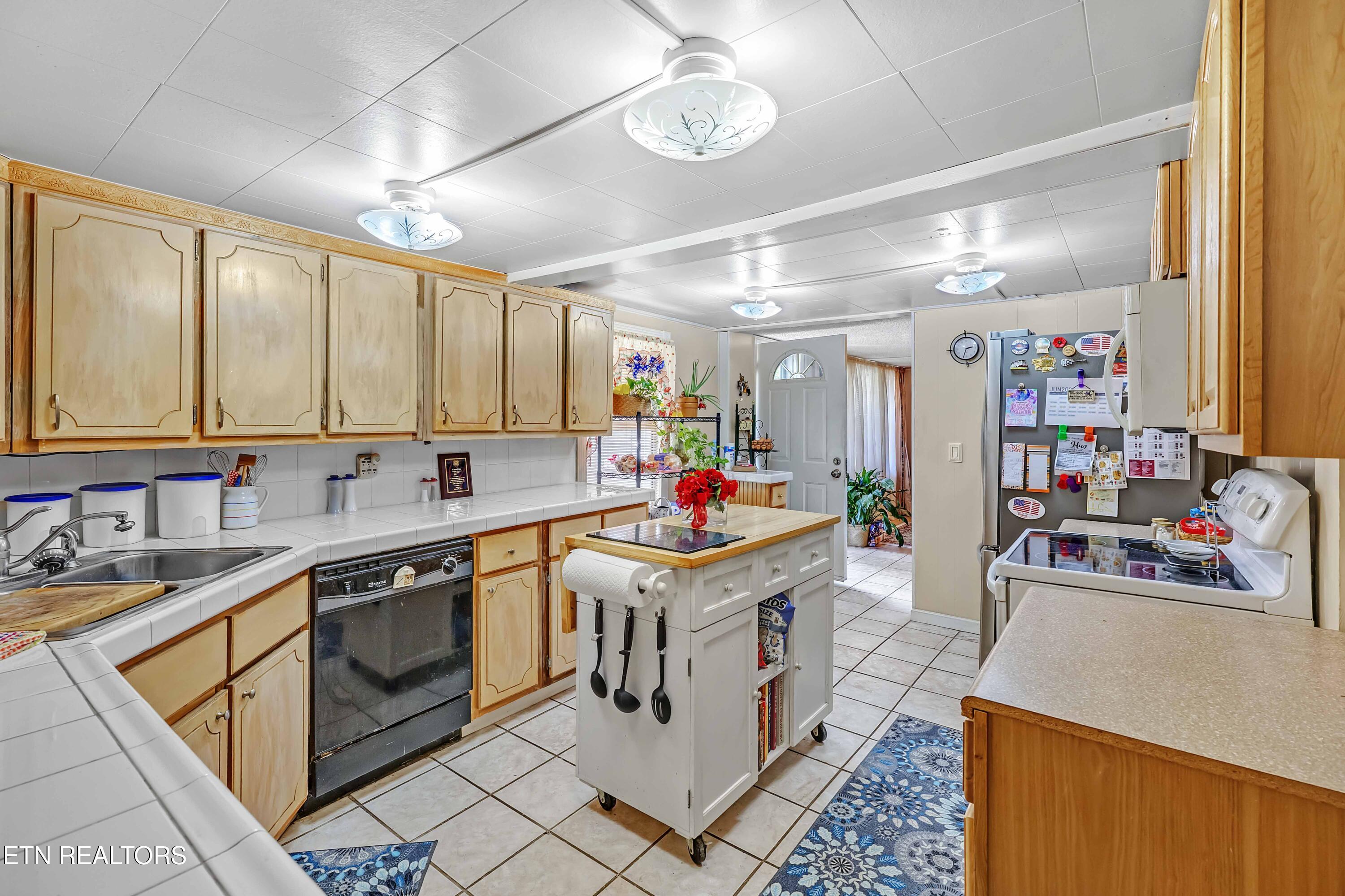 958 West Hunt Road Alcoa, TN 37701 - Photo 6 of 47 kitchen