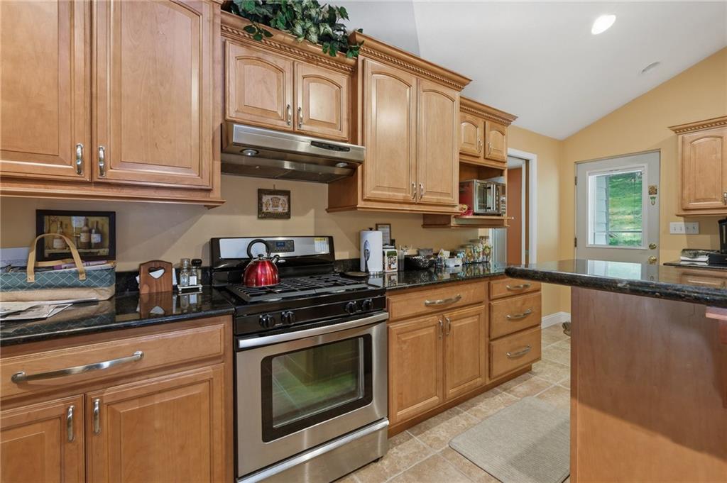 225 Woodcroft Road Baden, PA 15005 - Photo 5 of 43
