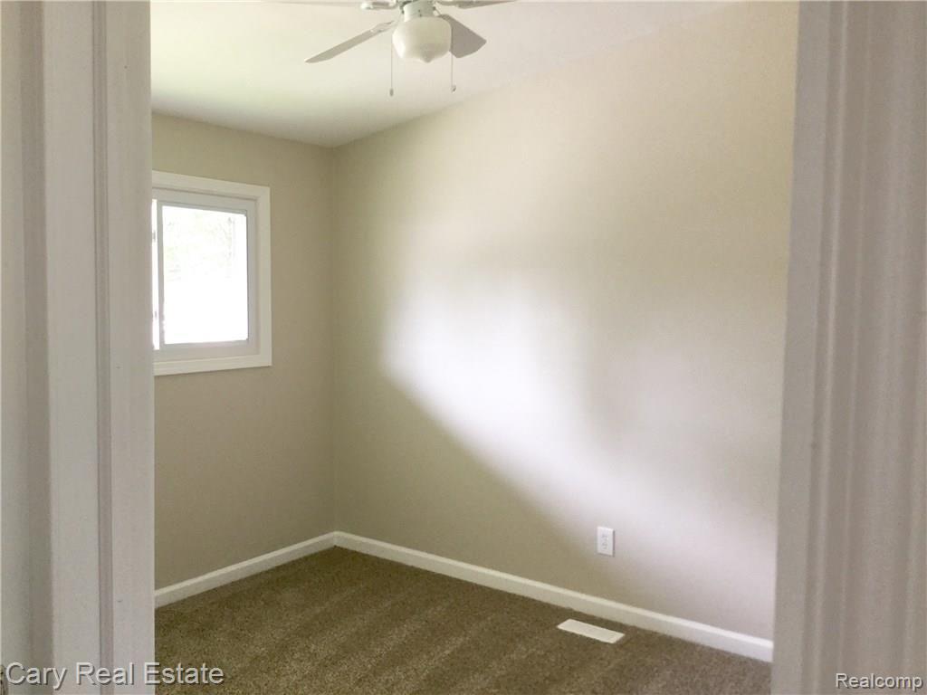 2051 South Commerce Road Walled Lake, MI 48390 - Photo 25 of 36 Bedroom 2