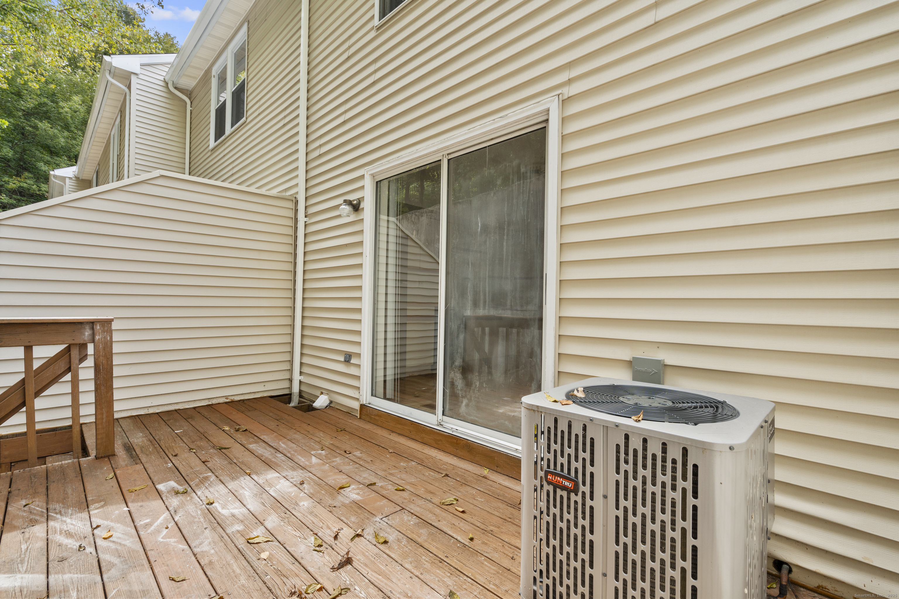233 Derby Avenue, Unit 611 Derby, CT 06418 - Photo 12 of 19 a porch with seating space