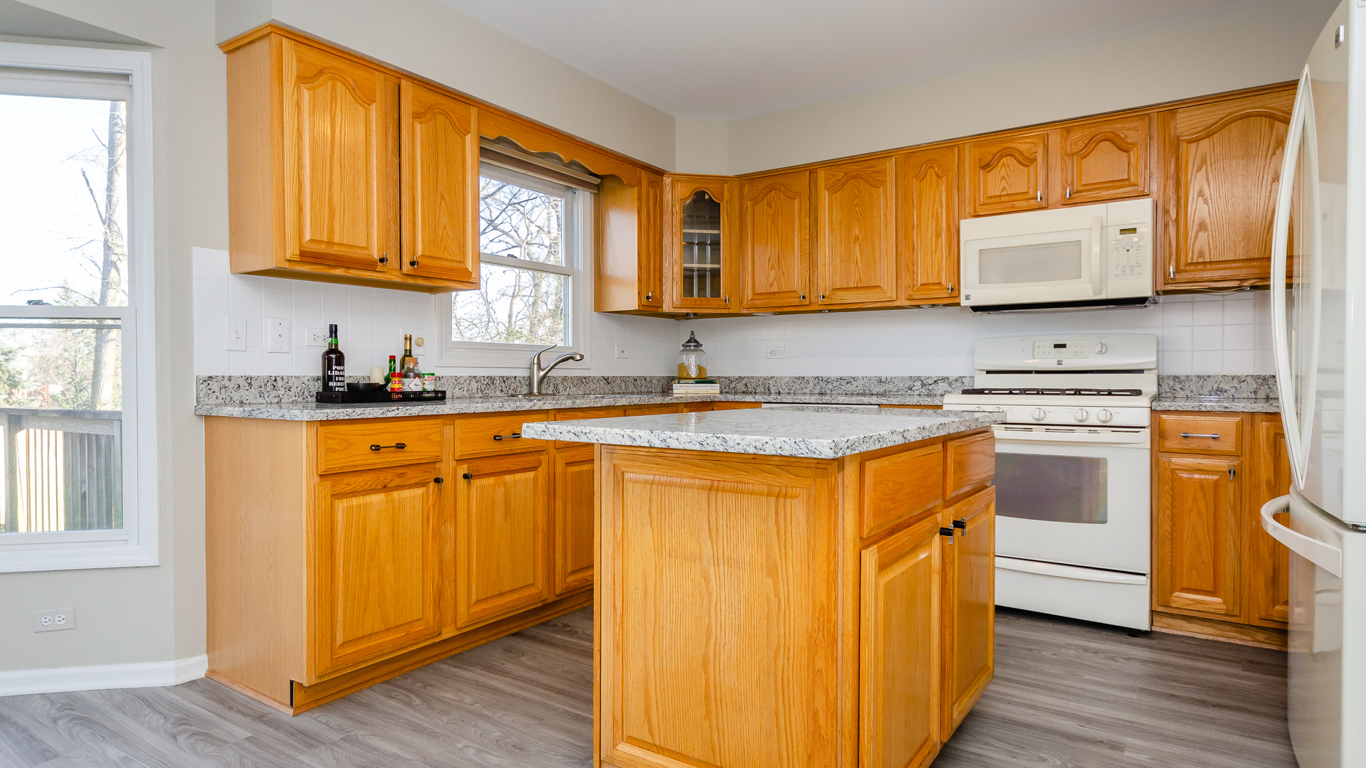 2008 Oldfield Road Darien, IL 60561 - Photo 12 of 36