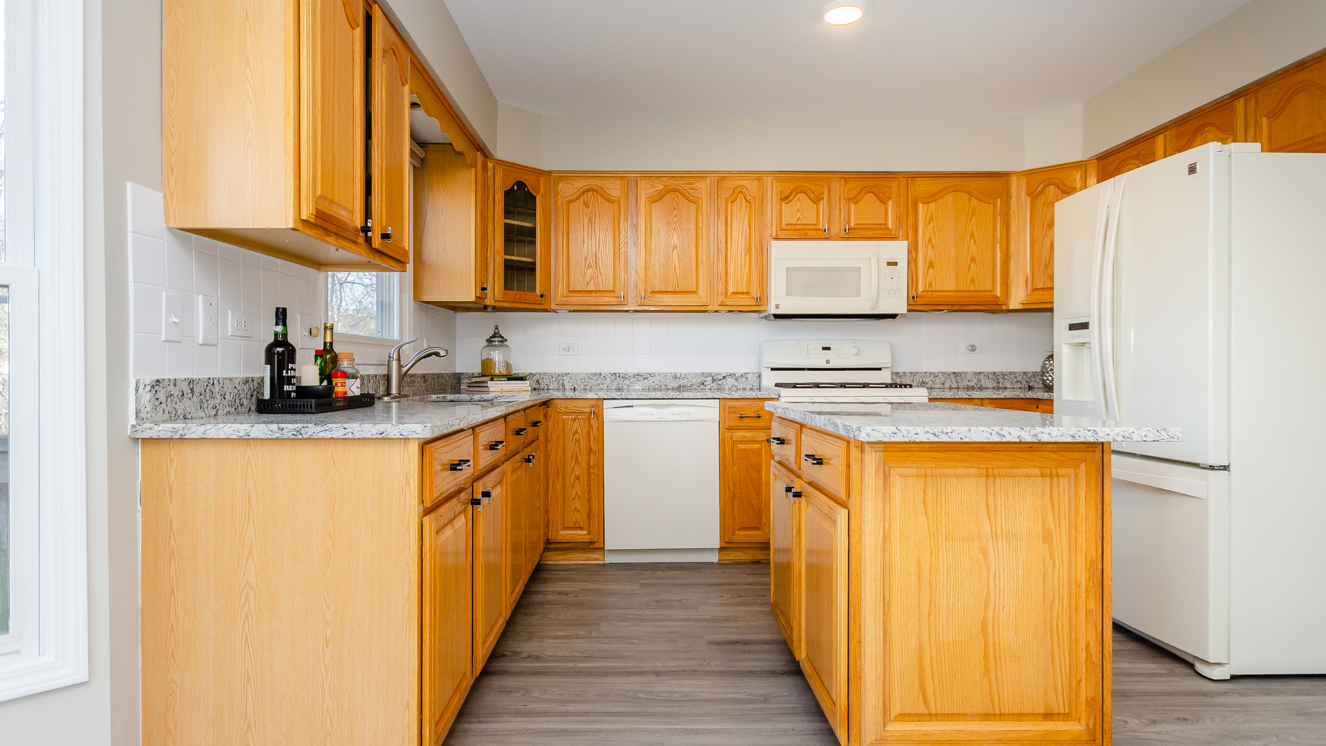 2008 Oldfield Road Darien, IL 60561 - Photo 13 of 36