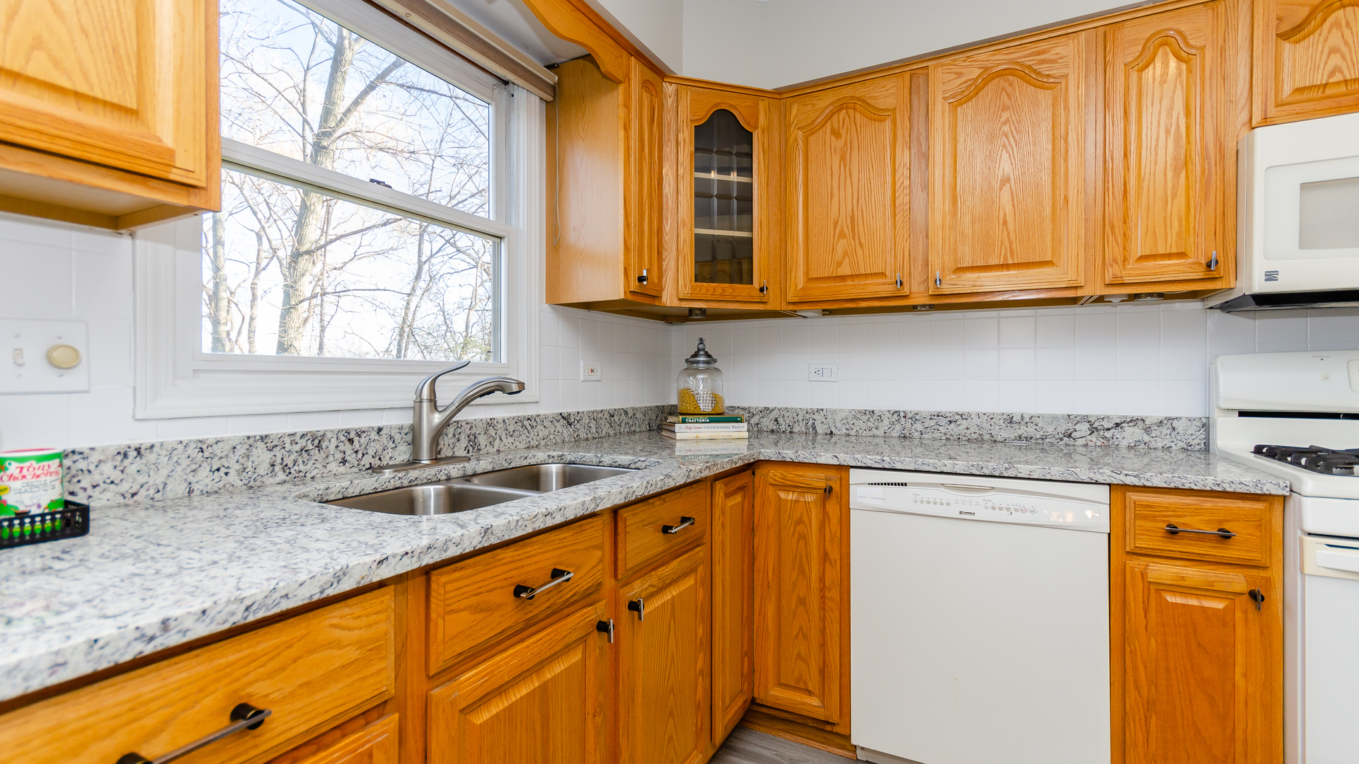 2008 Oldfield Road Darien, IL 60561 - Photo 14 of 36