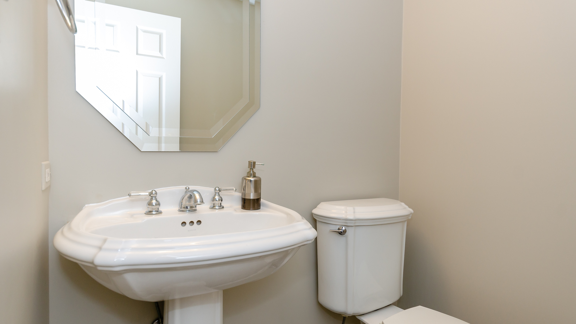 2008 Oldfield Road Darien, IL 60561 - Photo 4 of 36