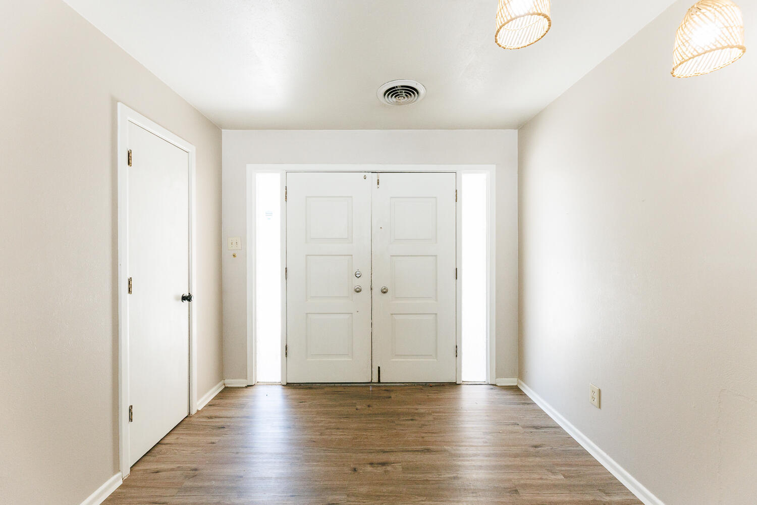 4618 30th Street Lubbock, TX 79410 - Photo 4 of 42 Entryway