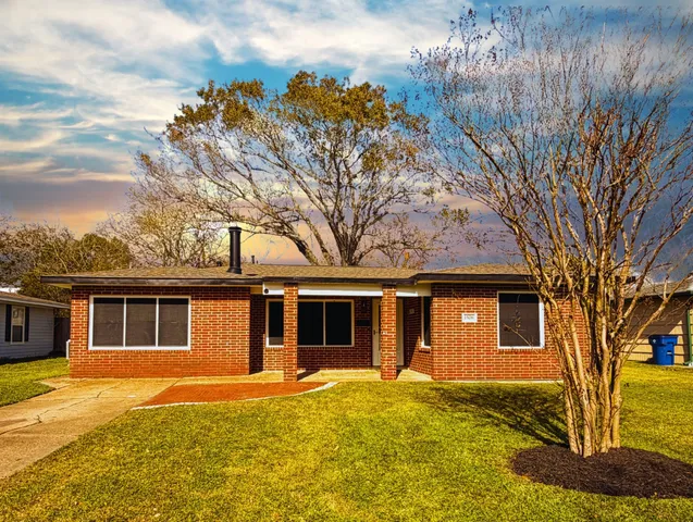 $1,795 | 1526 15th Avenue North, Texas City, TX 77590