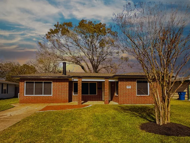 $1,795 | 1526 15th Avenue North, Texas City, TX 77590