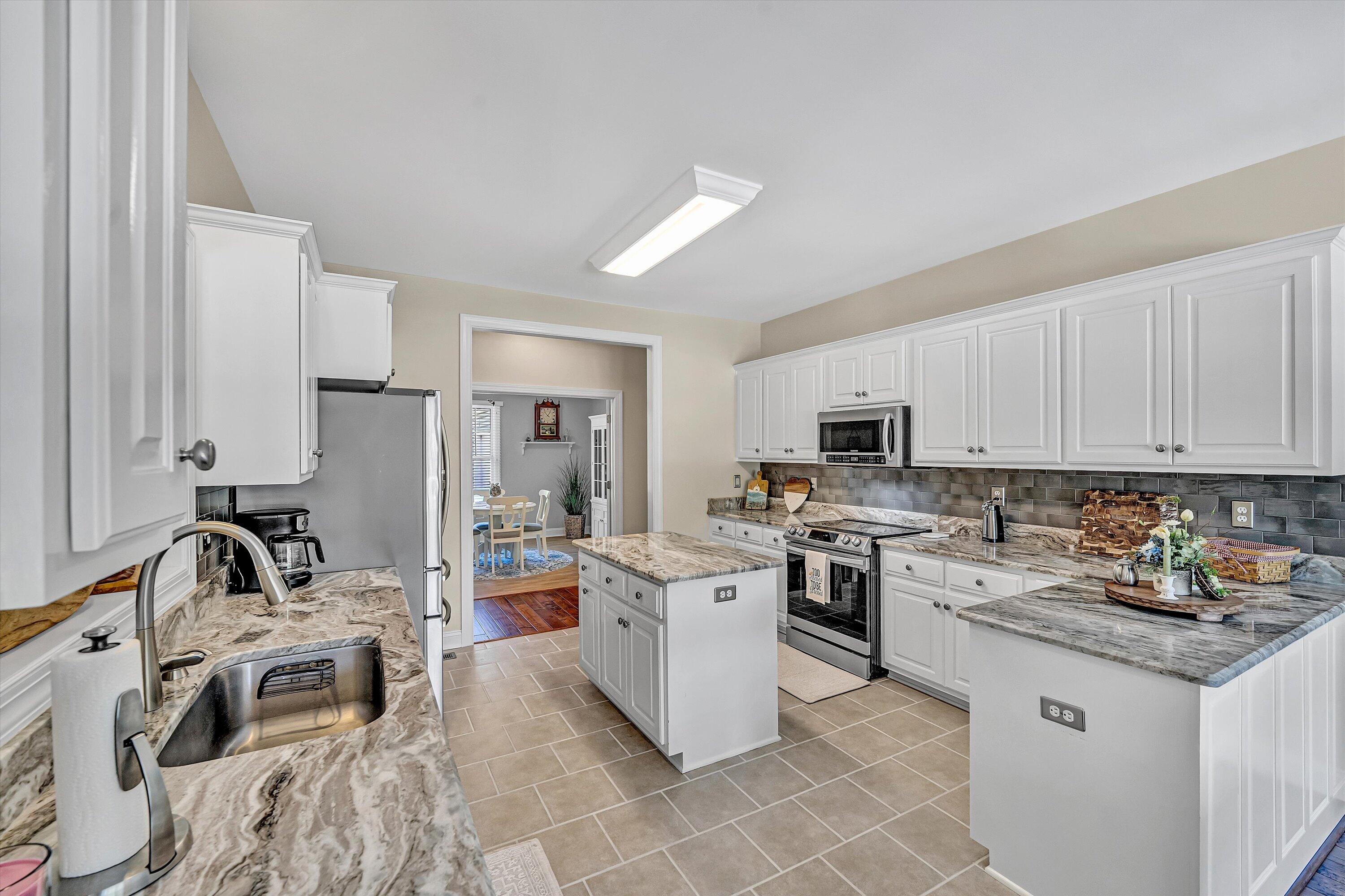 387 Channelview Drive Moneta, VA 24121 - Photo 19 of 64 19-SGP-46