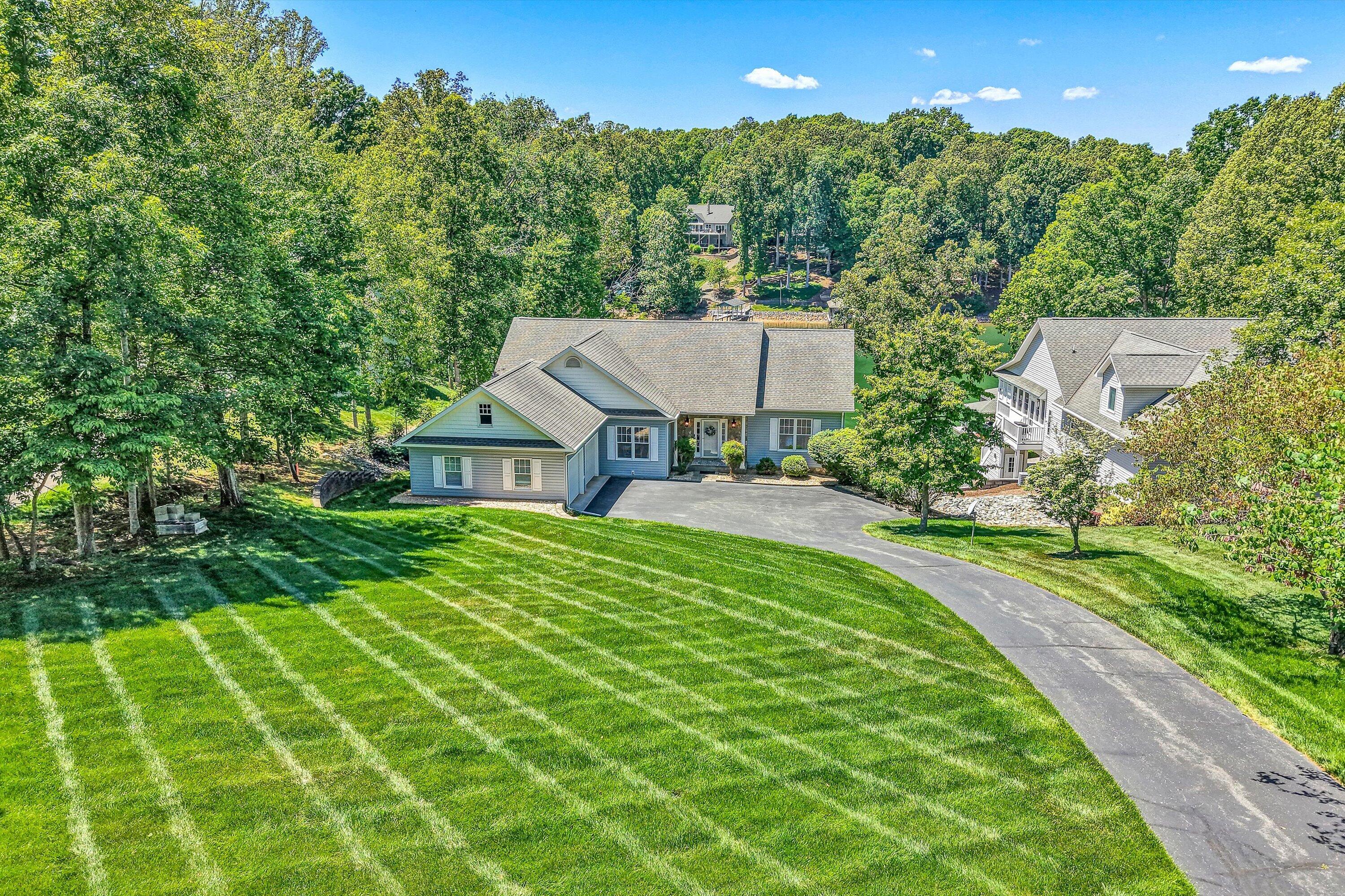 387 Channelview Drive Moneta, VA 24121 - Photo 2 of 64 02-SGP-169