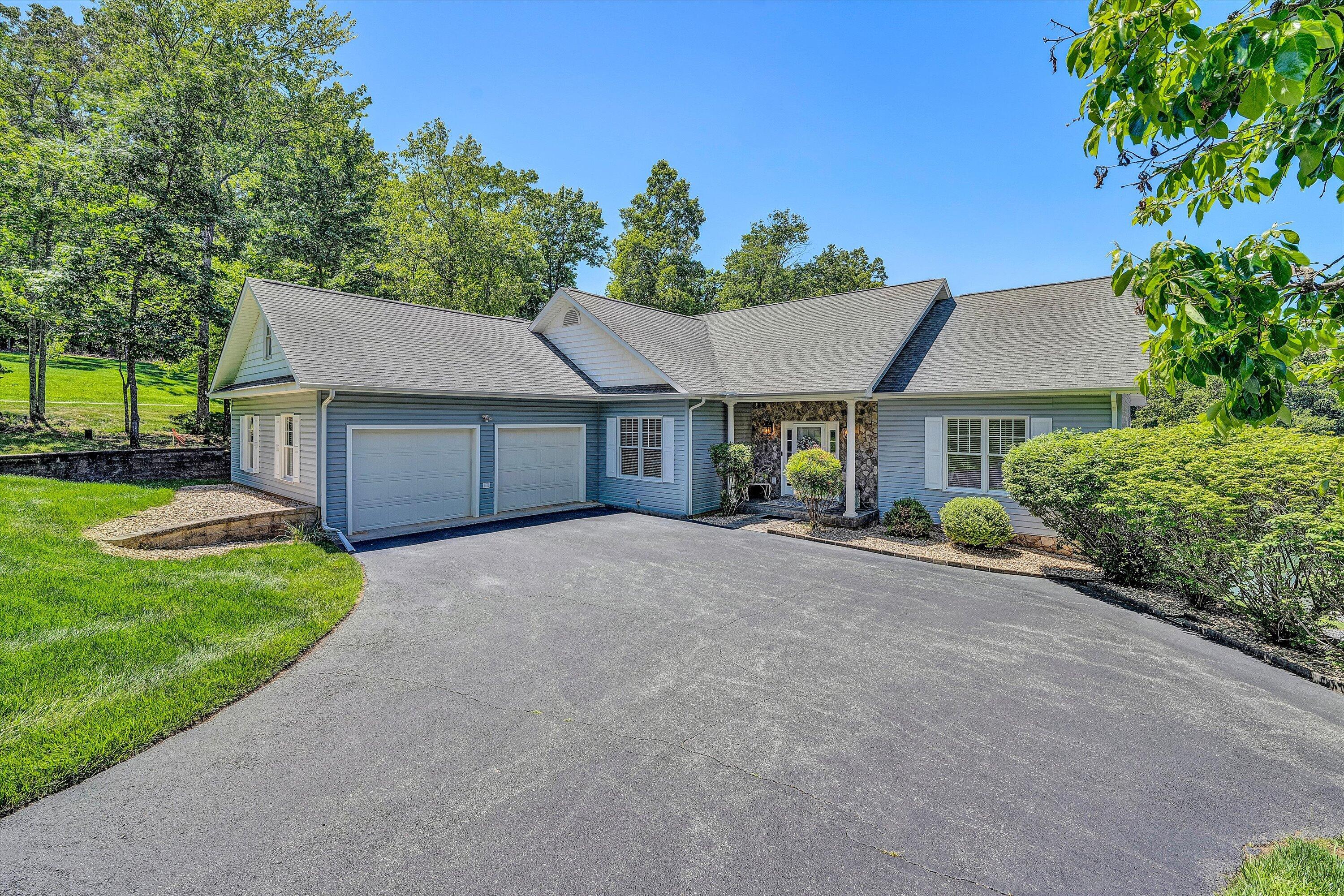 387 Channelview Drive Moneta, VA 24121 - Photo 7 of 64 07-SGP-142