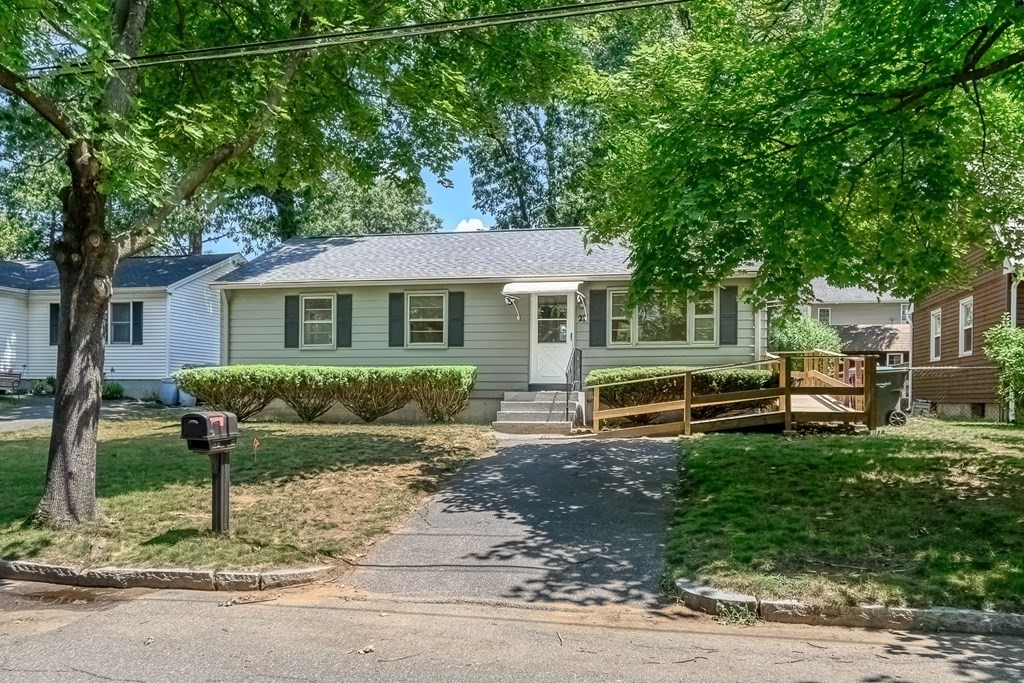 27 Delmore Street Springfield, MA 01109 - Photo 1 of 38