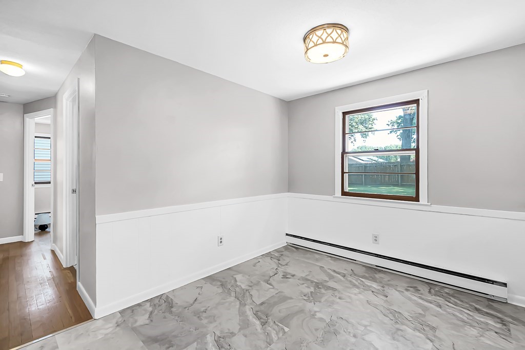 27 Delmore Street Springfield, MA 01109 - Photo 12 of 38
