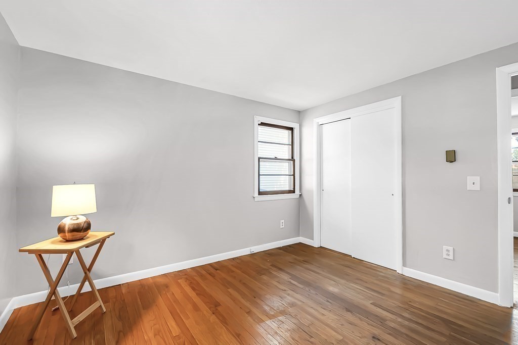 27 Delmore Street Springfield, MA 01109 - Photo 23 of 38
