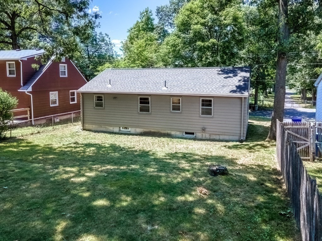 27 Delmore Street Springfield, MA 01109 - Photo 33 of 38