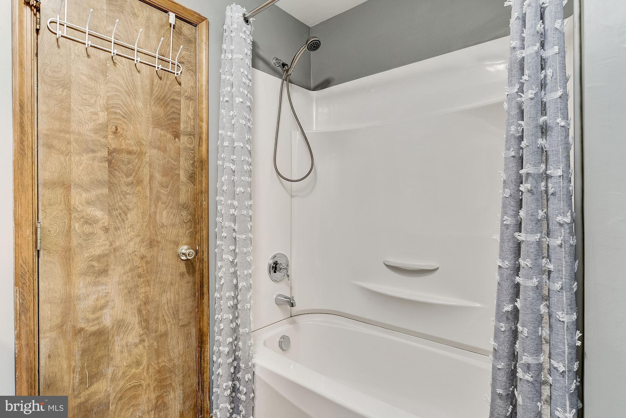 10685 Stansfield Road Laurel, MD 20723 - Photo 29 of 48 Full bathroom.